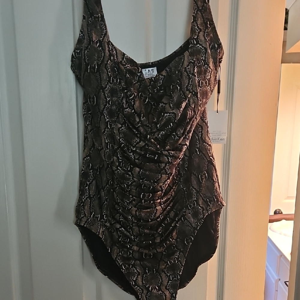 Elegant Black Snake Print Women's Swimsuit